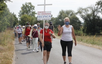 Na szlak wiodący śladami s. Faustyny wyruszyło ponad 100 osób.