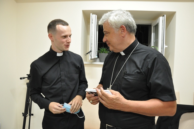 Kard. Konrad Krajewski w Domu Nadziei w Opolu