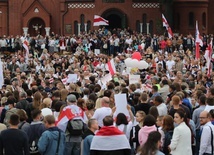 Dziesiątki tysięcy ludzi na proteście w centrum Mińska