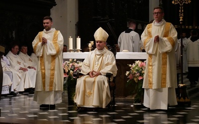 Święcenia w stopniu diakonatu otrzymali br. Wiktor Tarczyński (z lewej) i br. Paweł Szemraj.