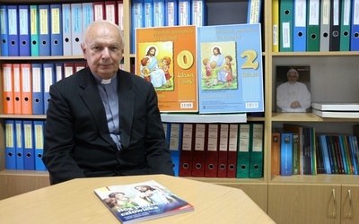 Ks. Stanisław Łabendowicz zachęca do studiowania teologii.