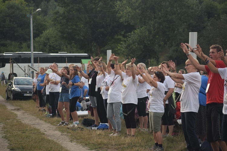 38. PPT. Dzień siódmy. Apel w Trzebniowie