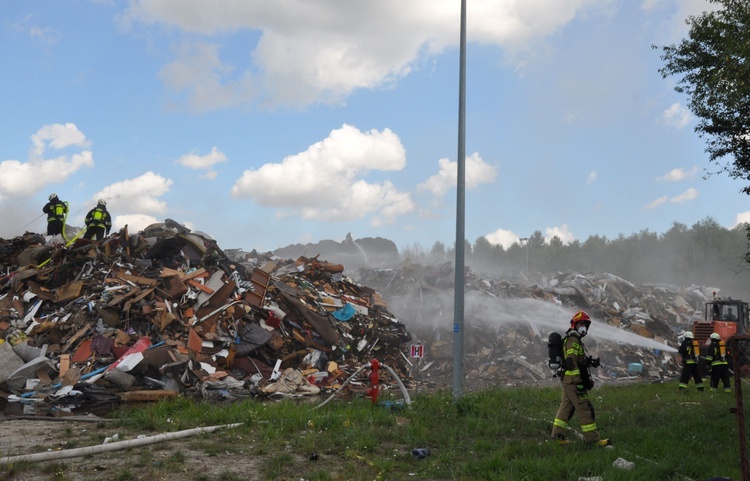 Pożar na składowisku odpadów