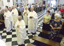 Mszy św. w kościele sanktuaryjnym przewodniczył bp Adam Odzimek.