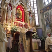 Nuncjusz po raz drugi pomodlił się przed obrazem Matki Bożej Popowskiej. Ostatnio uczynił to w 2017 roku.