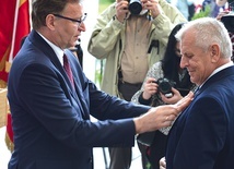 Odznaczenia państwowe wręczył prezes IPN Jarosław Szarek.