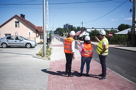 Mieszkańcy i kierowcy cieszą się z szybkiego przebiegu prac.