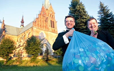 Jedną z parafii, która przemieni plastik w wodę, są Ciężkowice. 