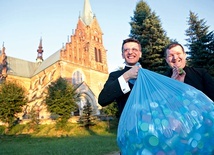 Jedną z parafii, która przemieni plastik w wodę, są Ciężkowice. 