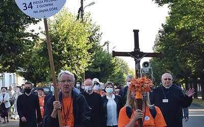 Z Głowna na Jasną Górę wędrowało 100 osób.