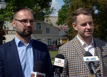 Na festiwal podczas konferencji prasowej zapraszali (od lewej): wiceprezydent Mateusz Tyczyński i Adrian Pruski.