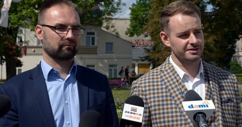 Na festiwal podczas konferencji prasowej zapraszali (od lewej): wiceprezydent Mateusz Tyczyński i Adrian Pruski.