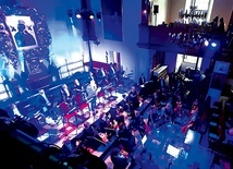 Przestrzeń sakralna stwarza idealne warunki do organizacji tego typu muzycznych widowisk.