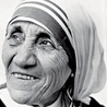 Matka Teresa poświęciła życie pomocy cierpiącym.