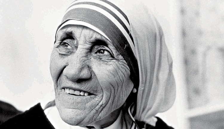 Matka Teresa poświęciła życie pomocy cierpiącym.