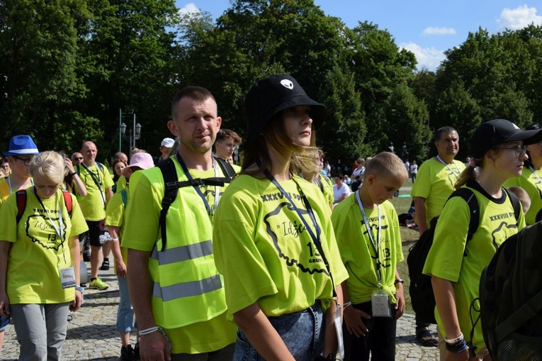 38. PPT - grupa 13, wejście