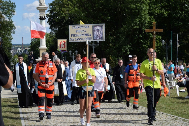 38. PPT - grupa 13, wejście