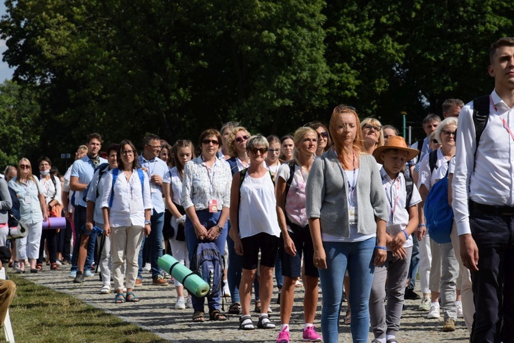 38. PPT - grupa 15, wejście