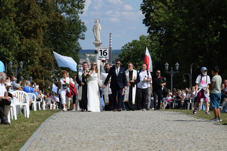 38. PPT - grupa 16, wejście