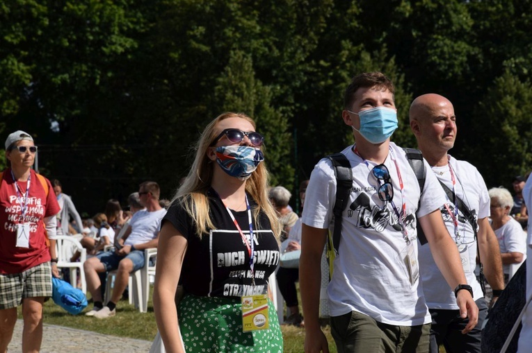 38. PPT - grupa 17, wejście