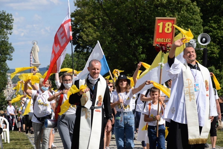 38. PPT - grupa 18, wejście