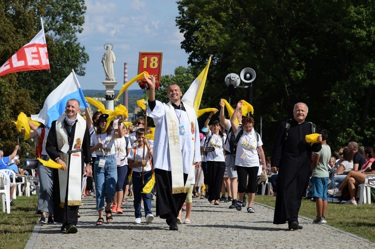 38. PPT - grupa 18, wejście