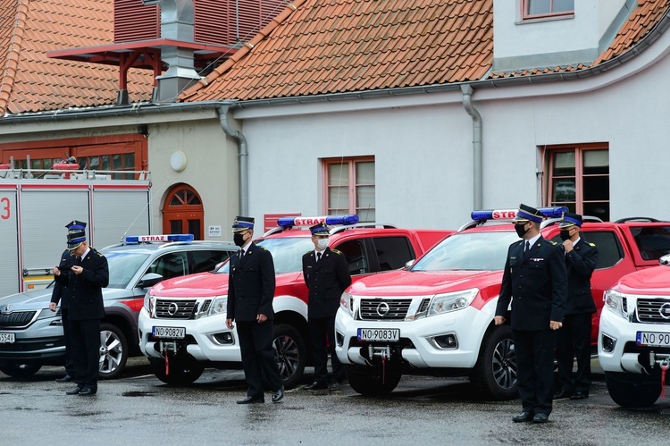 Olsztyn. Przekazanie samochów dla straży pożarnej