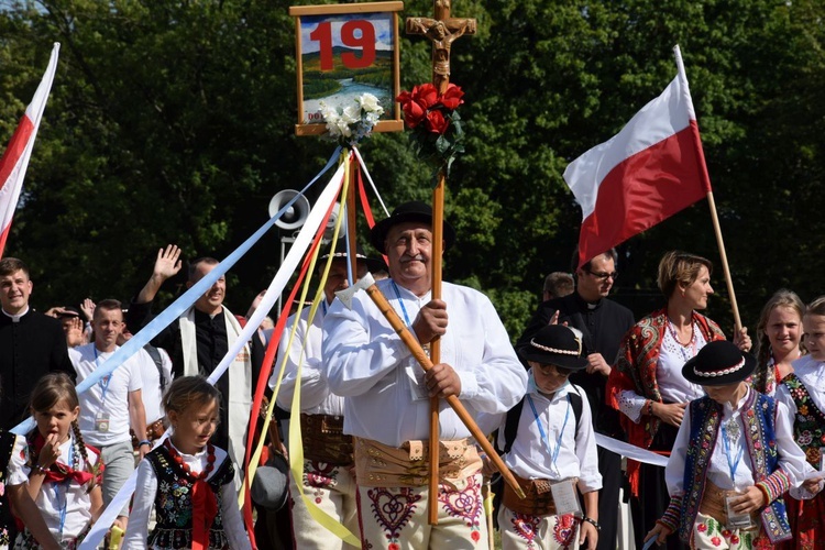 38. PPT - grupa 19, wejście