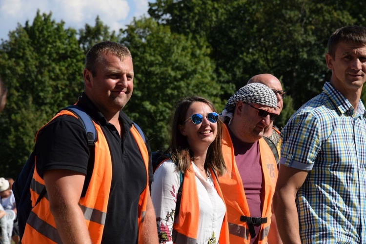 38. PPT - grupa 25, wejście