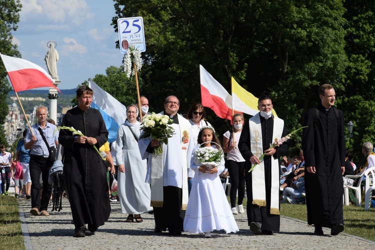 38. PPT - grupa 25, wejście