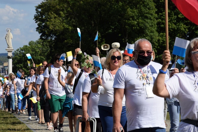38. PPT - grupa 26, wejście