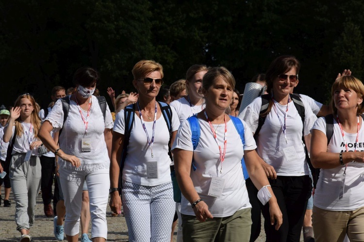 38. PPT - grupa 6, wejście