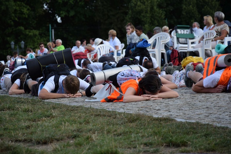 38. PPT - grupa 6, wejście