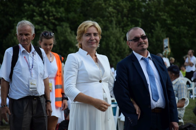 38. PPT - grupa 6, wejście