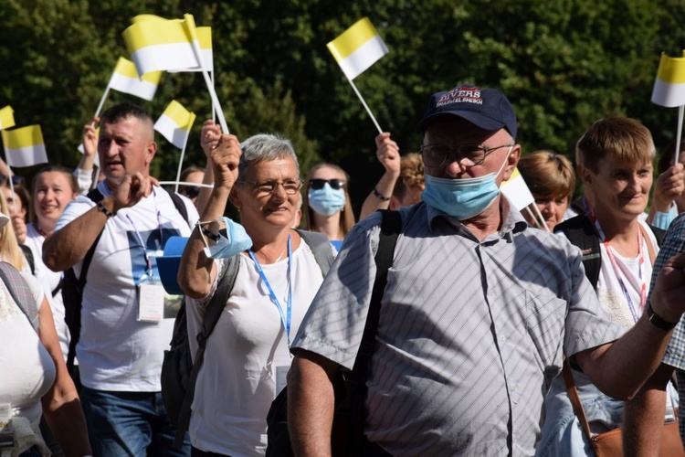 38. PPT - grupa 8, wejście