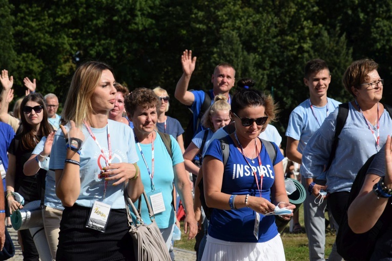 38. PPT - grupy 9 i 10, wejście