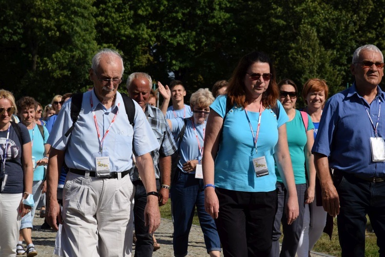 38. PPT - grupy 9 i 10, wejście