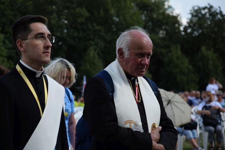 38. PPT - grupa 3, wejście