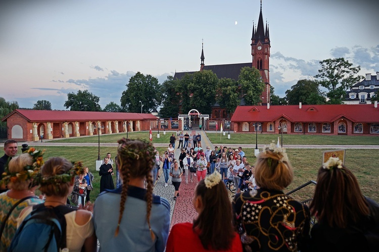 Ósemka pielgrzymowała o jeden dzień dłużej