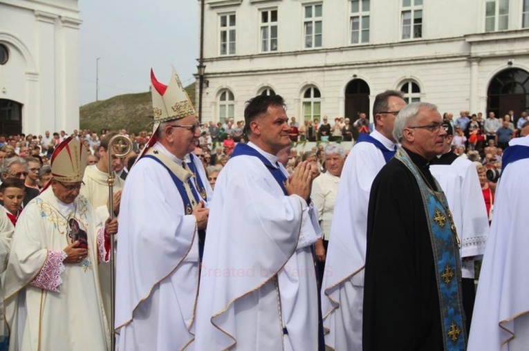 Każdego roku do Chełma przybywają ludzie, którzy wiele Matce Bożej Chełmskiej zawdzięczają.