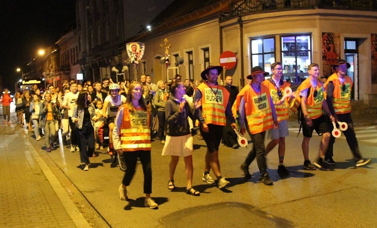 Wieczorne powitanie pielgrzymów 409. Pieszej Pielgrzymki Żywieckiej w Żywcu - 2020