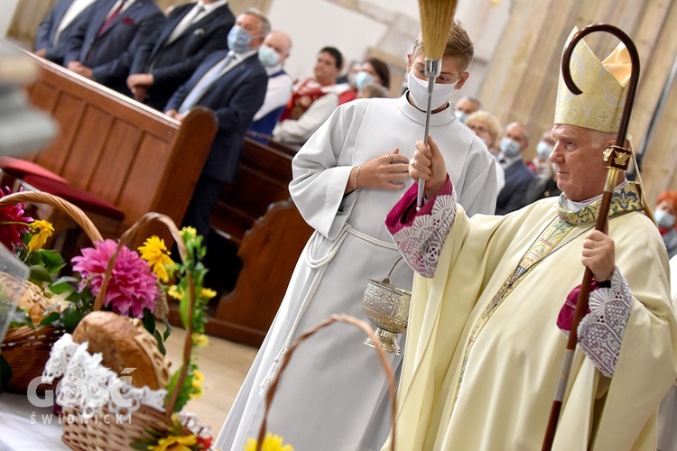 Strzegom. Dożynki gminne z biskupem seniorem