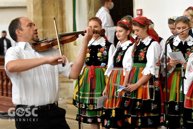 Strzegom. Dożynki gminne z biskupem seniorem