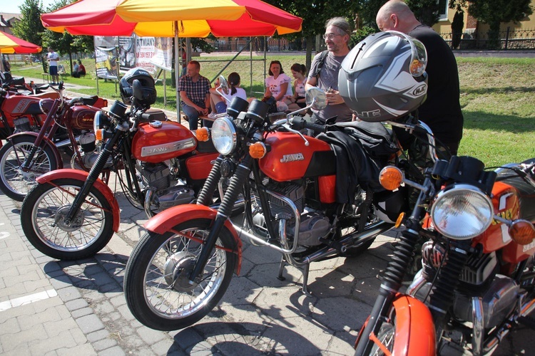 Zlot starych motocykli w Grębowie.