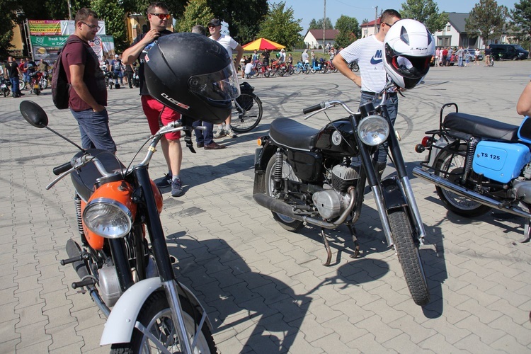 Zlot starych motocykli w Grębowie.