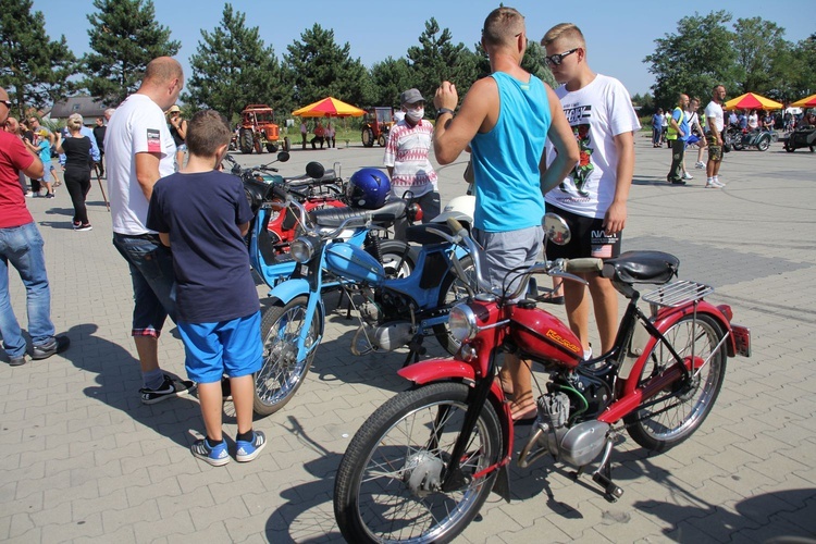 Zlot starych motocykli w Grębowie.