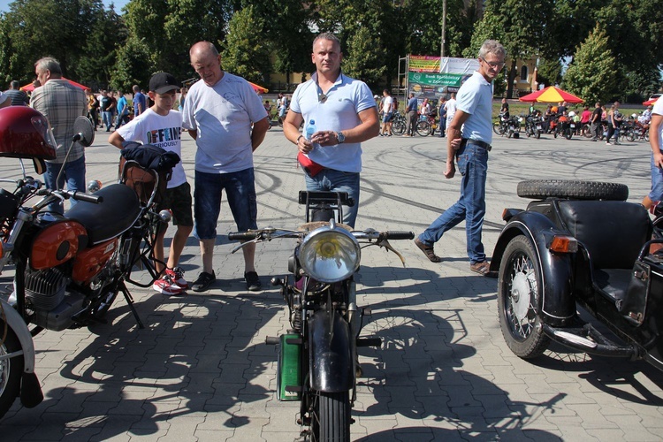 Zlot starych motocykli w Grębowie.