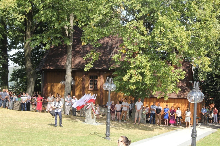 Just. Odsłonięcie tablicy upamiętniającej por. Janinę Lewandowską