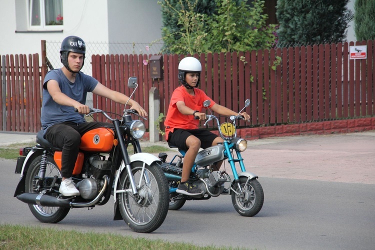 Parada pojazdów w Rozalinie