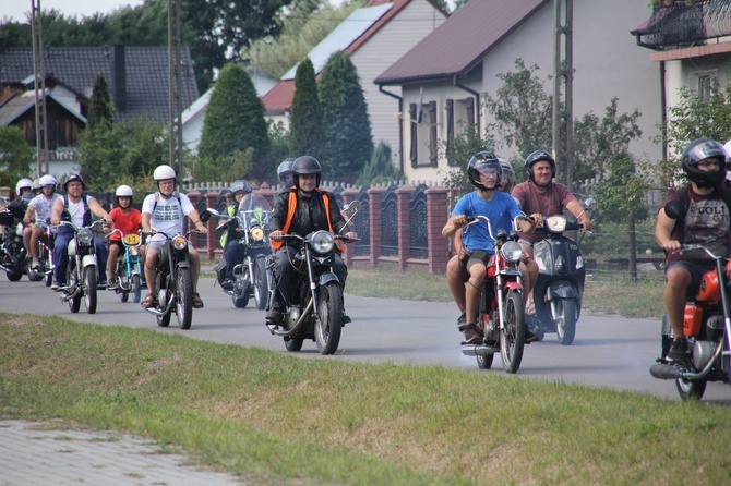 Parada pojazdów w Rozalinie